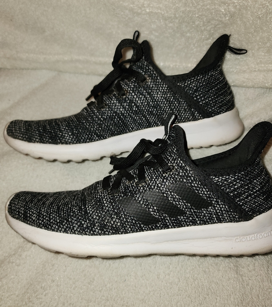 Woman's Addias sneakers